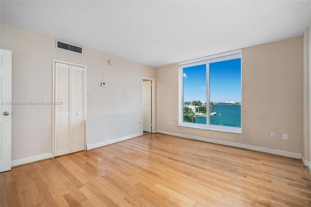 En Venta: $699,000 (2 camas, 2 baños, 1379 Pies cuadrados)