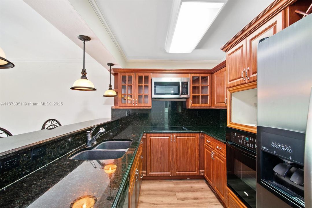 Active With Contract: $3,000 (3 beds, 2 baths, 1218 Square Feet)