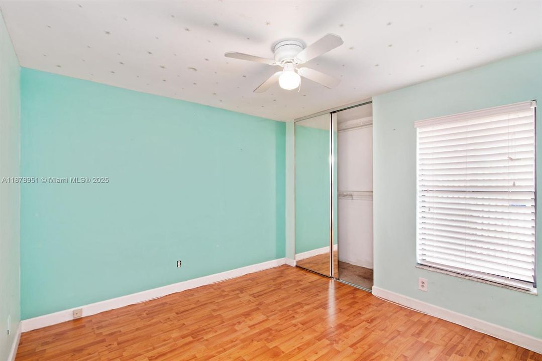 Active With Contract: $3,000 (3 beds, 2 baths, 1218 Square Feet)