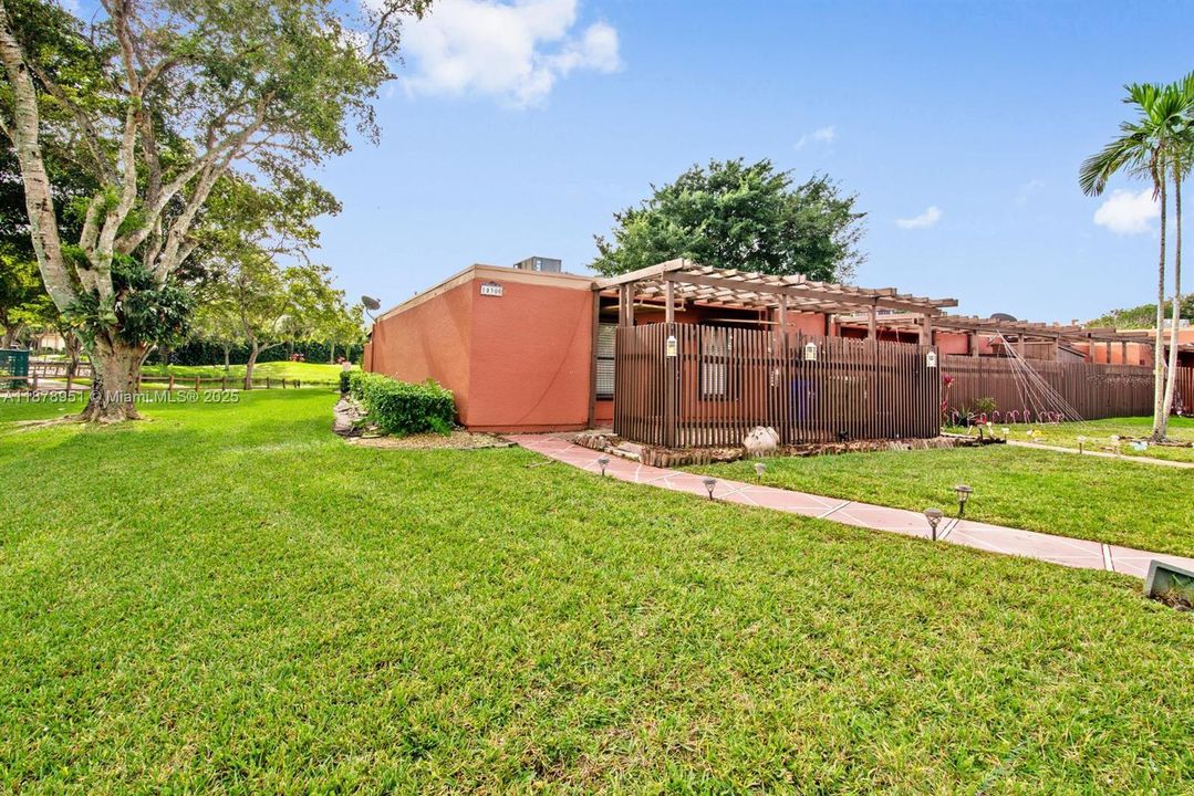 Active With Contract: $3,000 (3 beds, 2 baths, 1218 Square Feet)