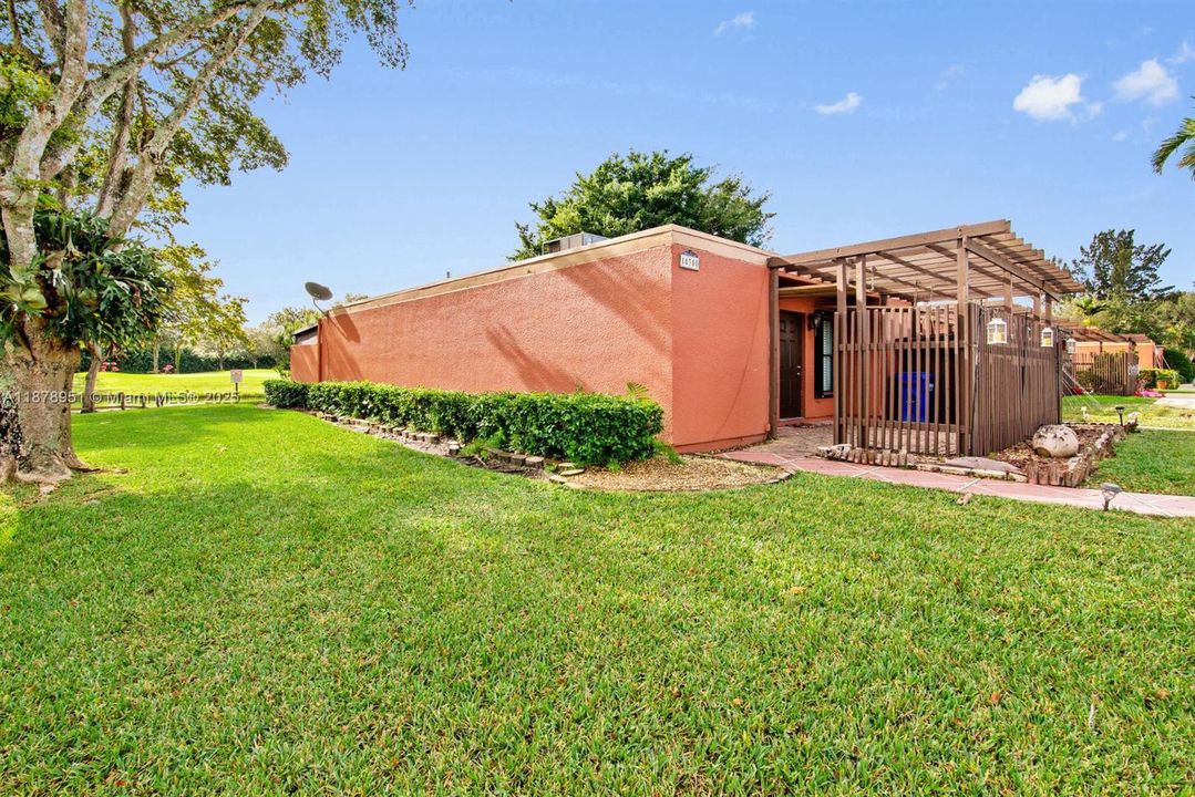 Active With Contract: $3,000 (3 beds, 2 baths, 1218 Square Feet)