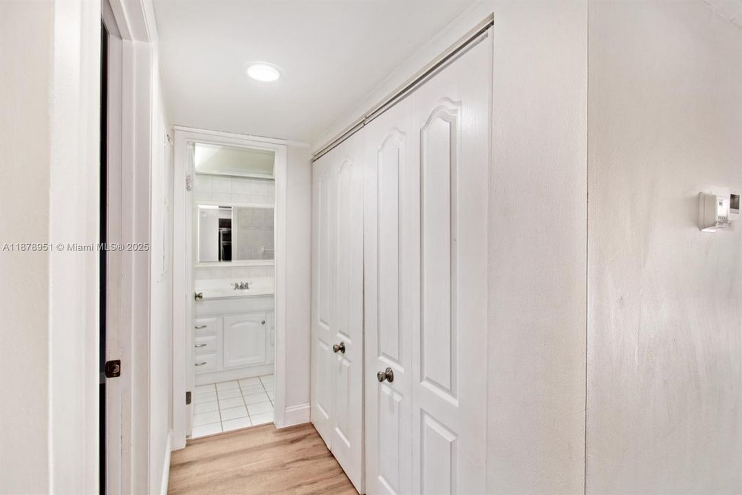 Active With Contract: $3,000 (3 beds, 2 baths, 1218 Square Feet)