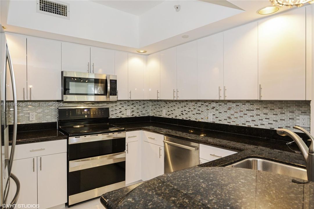 For Sale: $505,500 (2 beds, 2 baths, 1350 Square Feet)