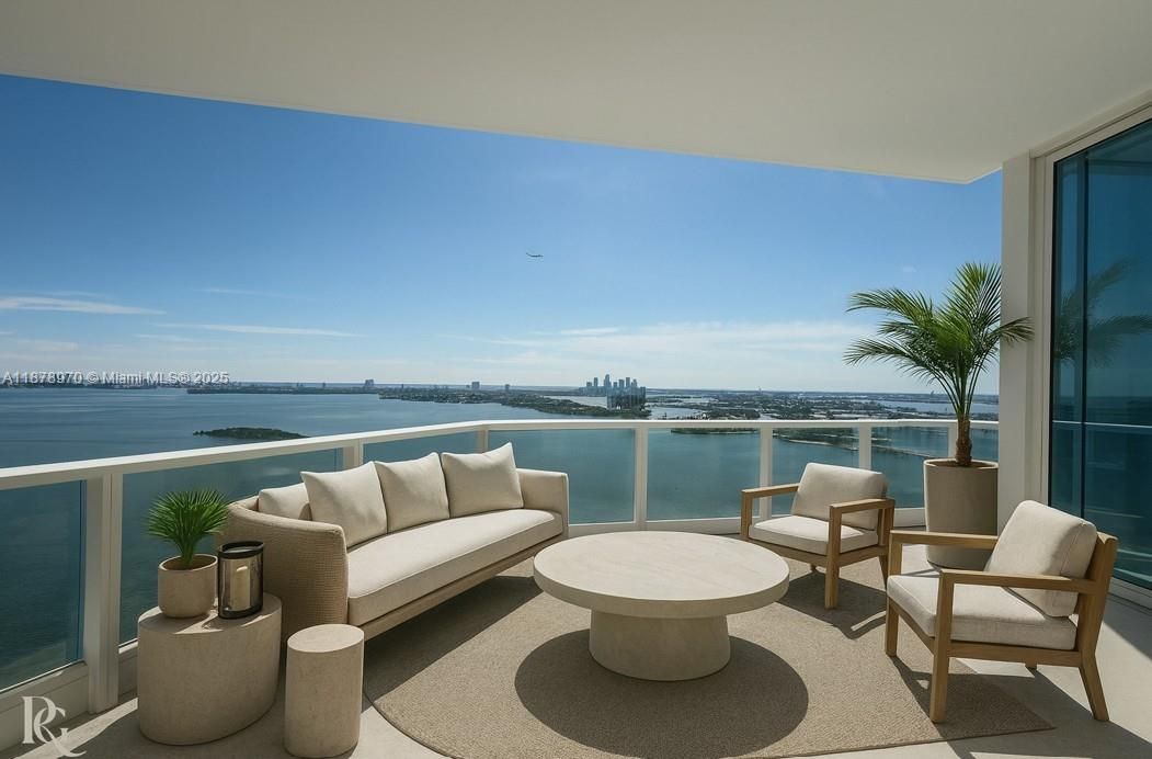 合同活跃: $1,300,000 (2 贝兹, 2 浴室, 1588 平方英尺)