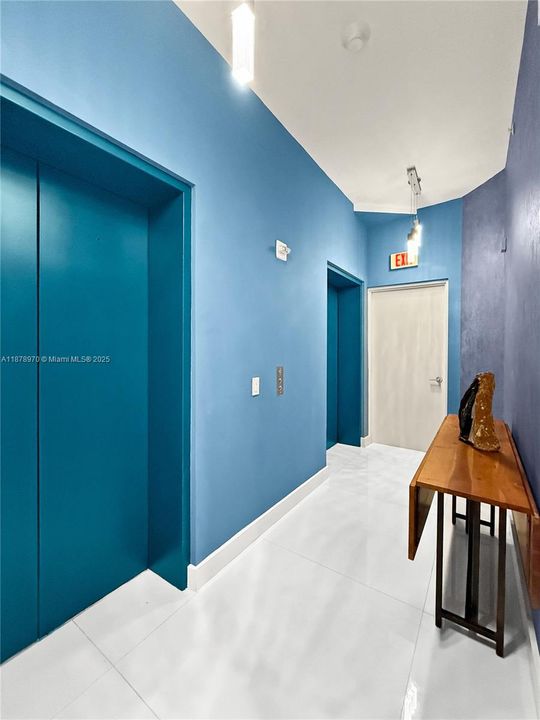 合同活跃: $1,300,000 (2 贝兹, 2 浴室, 1588 平方英尺)