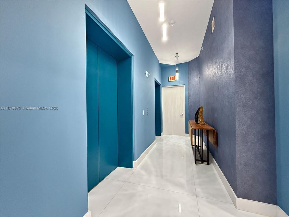 合同活跃: $1,300,000 (2 贝兹, 2 浴室, 1588 平方英尺)