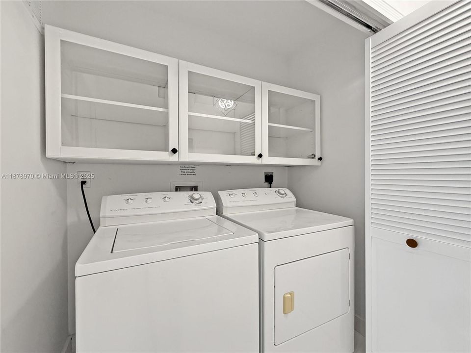 合同活跃: $1,300,000 (2 贝兹, 2 浴室, 1588 平方英尺)