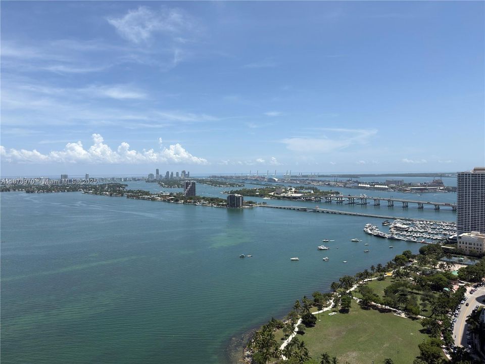 合同活跃: $1,300,000 (2 贝兹, 2 浴室, 1588 平方英尺)