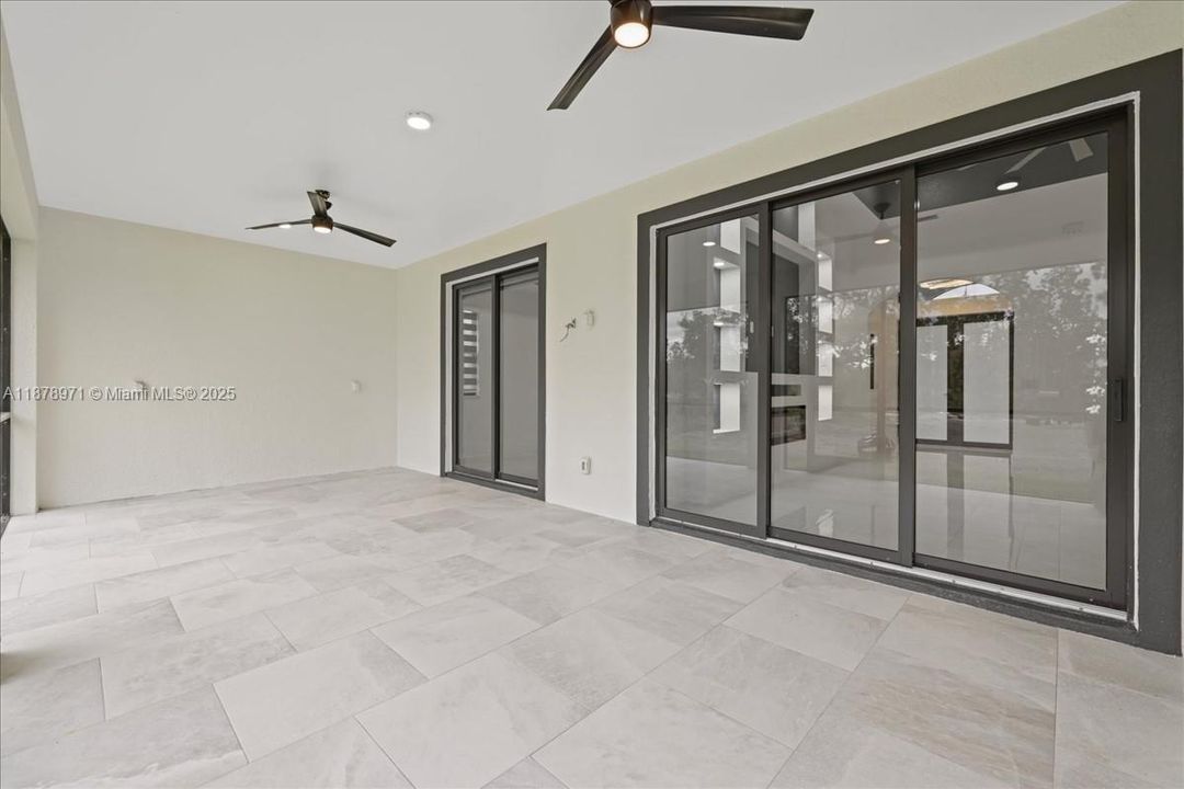 待售: $549,900 (4 贝兹, 2 浴室, 0 平方英尺)