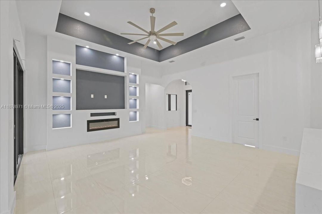 待售: $549,900 (4 贝兹, 2 浴室, 0 平方英尺)