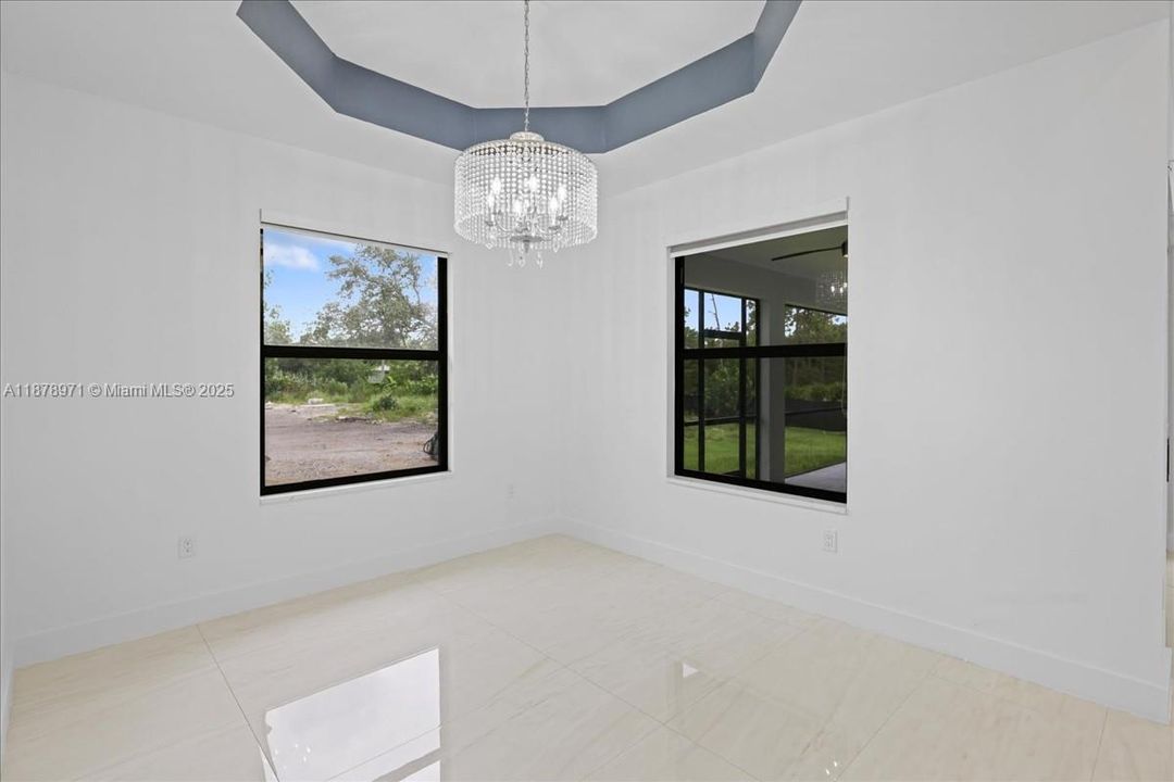 待售: $549,900 (4 贝兹, 2 浴室, 0 平方英尺)