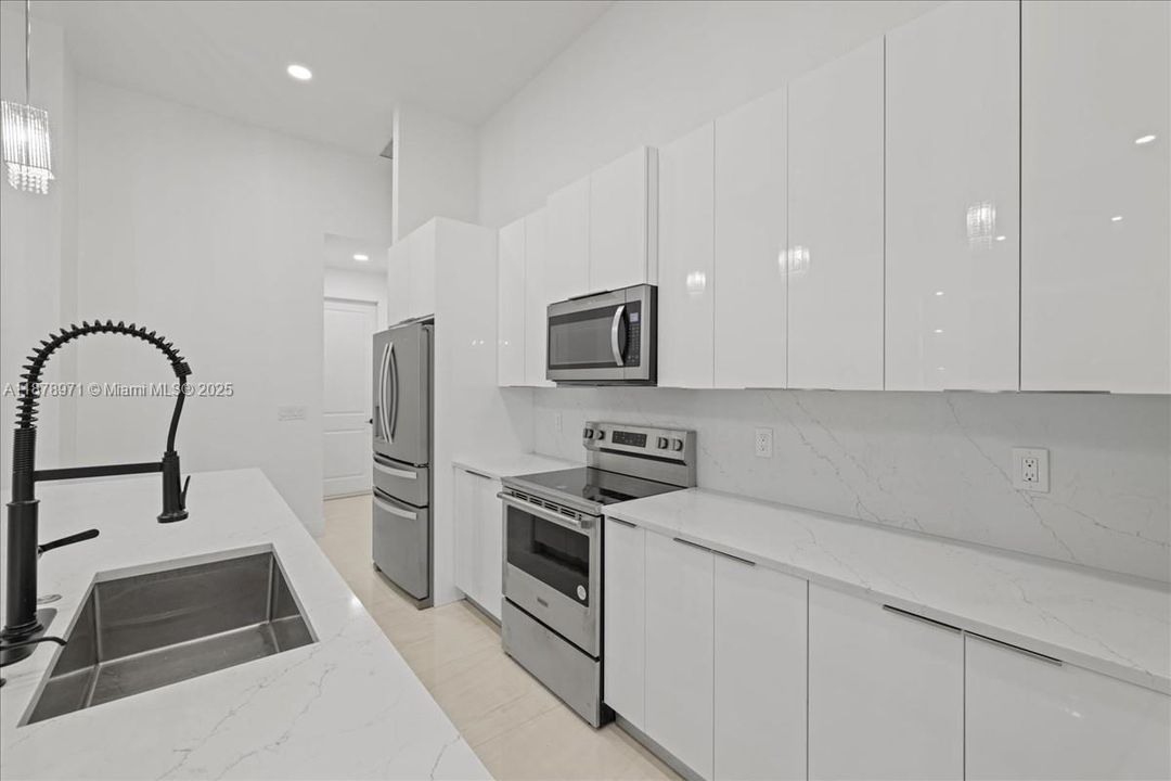 待售: $549,900 (4 贝兹, 2 浴室, 0 平方英尺)