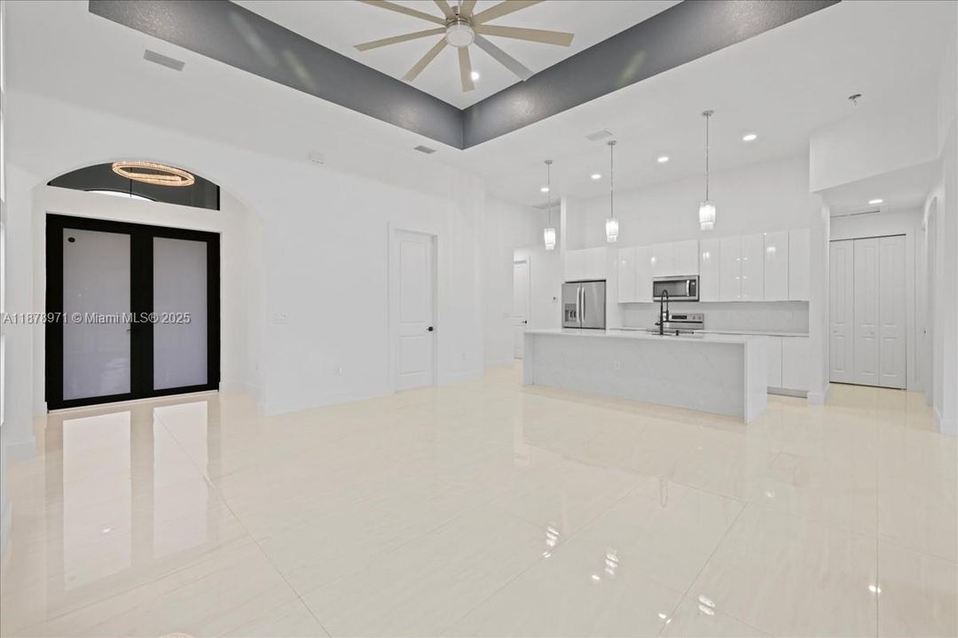 待售: $549,900 (4 贝兹, 2 浴室, 0 平方英尺)