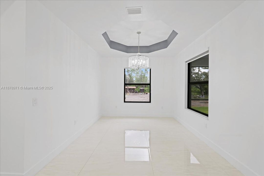 待售: $549,900 (4 贝兹, 2 浴室, 0 平方英尺)