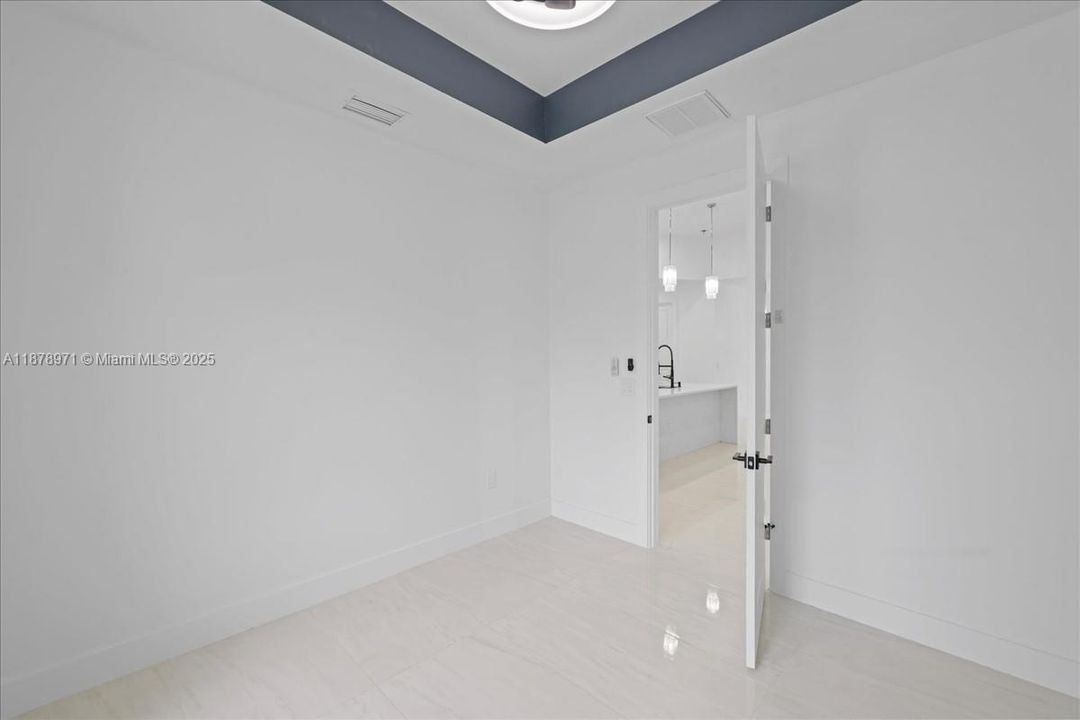 待售: $549,900 (4 贝兹, 2 浴室, 0 平方英尺)