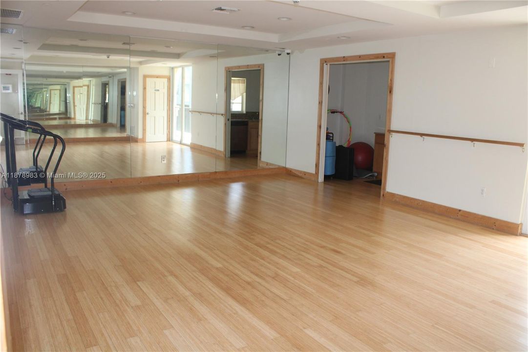 Activo con contrato: $349,000 (2 camas, 2 baños, 1153 Pies cuadrados)