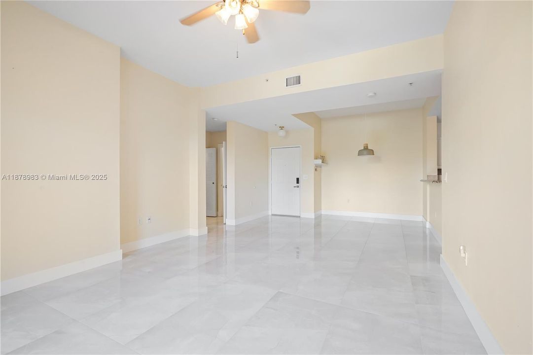 Activo con contrato: $349,000 (2 camas, 2 baños, 1153 Pies cuadrados)