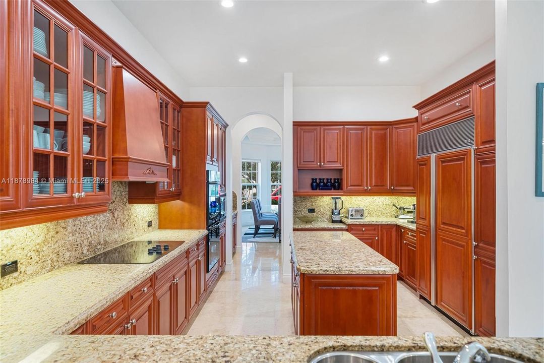 Vendido Recientemente: $3,999,000 (6 camas, 5 baños, 4946 Pies cuadrados)