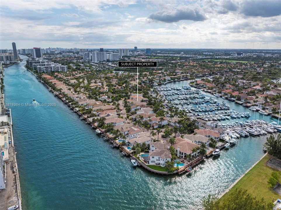 Vendido Recientemente: $3,999,000 (6 camas, 5 baños, 4946 Pies cuadrados)