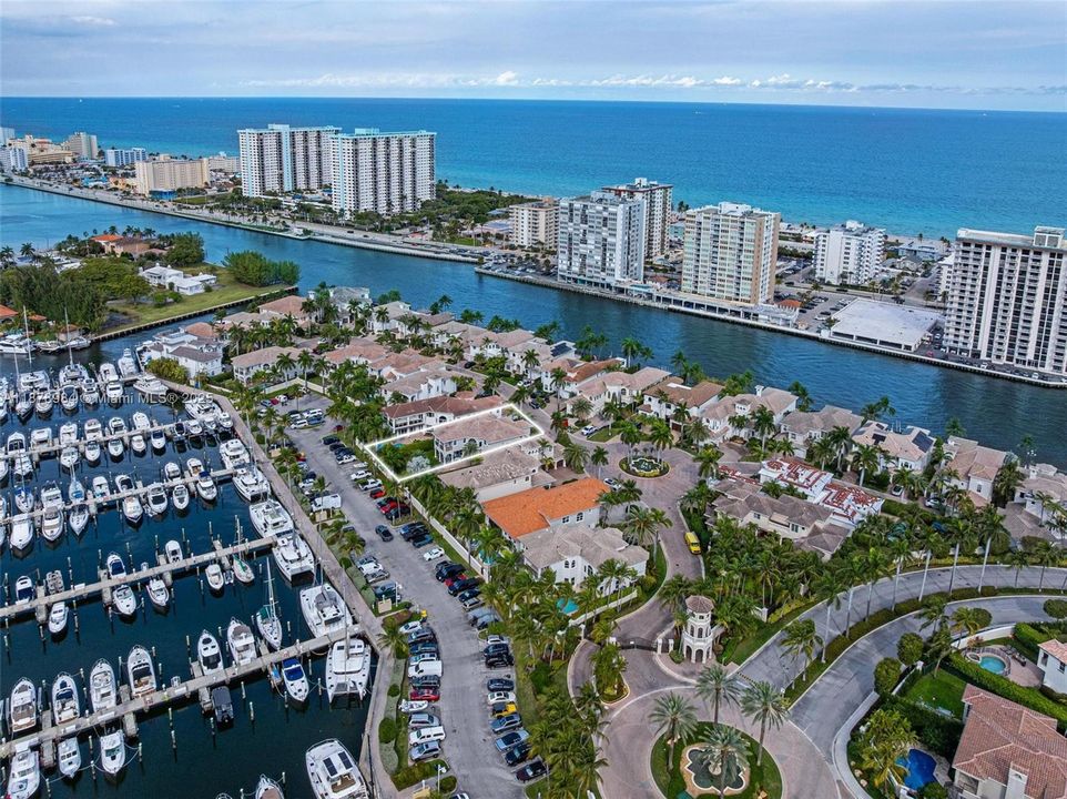 Vendido Recientemente: $3,999,000 (6 camas, 5 baños, 4946 Pies cuadrados)