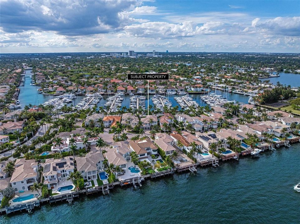 Vendido Recientemente: $3,999,000 (6 camas, 5 baños, 4946 Pies cuadrados)