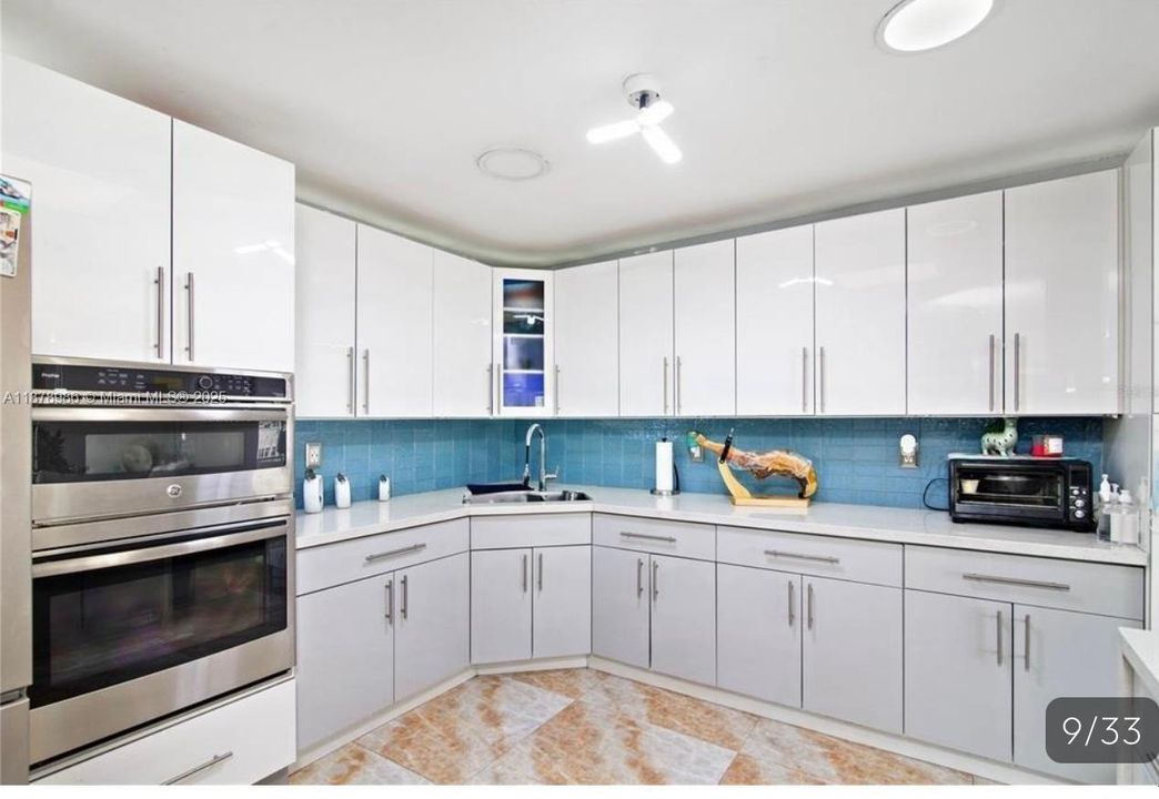 合同活跃: $665,000 (3 贝兹, 2 浴室, 2462 平方英尺)