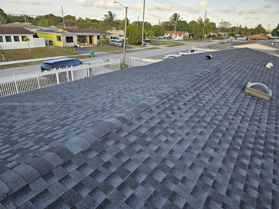 合同活跃: $665,000 (3 贝兹, 2 浴室, 2462 平方英尺)