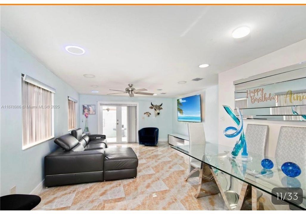 合同活跃: $665,000 (3 贝兹, 2 浴室, 2462 平方英尺)