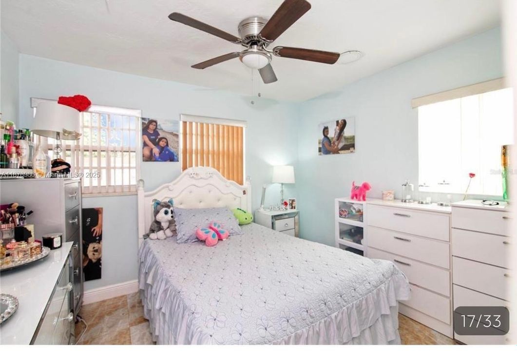 合同活跃: $665,000 (3 贝兹, 2 浴室, 2462 平方英尺)