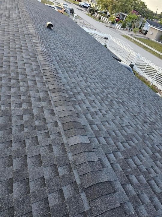 合同活跃: $665,000 (3 贝兹, 2 浴室, 2462 平方英尺)