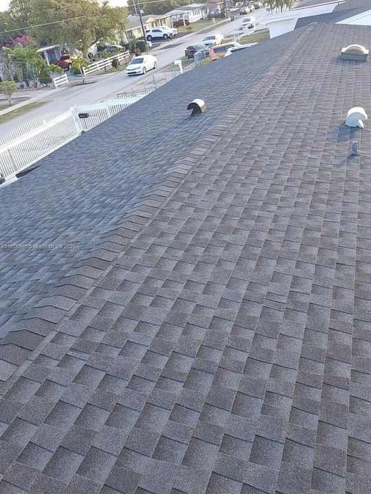 合同活跃: $665,000 (3 贝兹, 2 浴室, 2462 平方英尺)