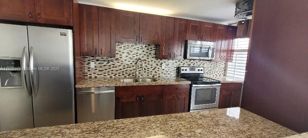 На продажу: $229,900 (2 спален, 2 ванн, 1565 Квадратных фут)