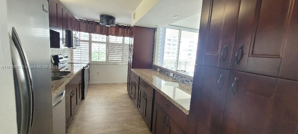 На продажу: $229,900 (2 спален, 2 ванн, 1565 Квадратных фут)
