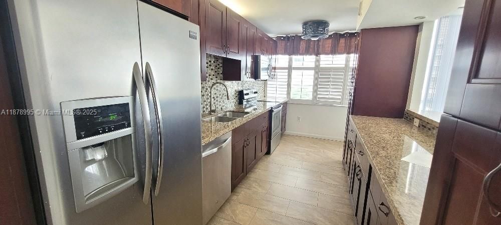 На продажу: $229,900 (2 спален, 2 ванн, 1565 Квадратных фут)