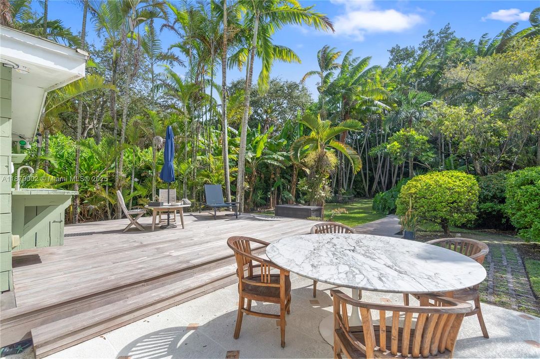 合同活跃: $3,650,000 (4 贝兹, 3 浴室, 3096 平方英尺)