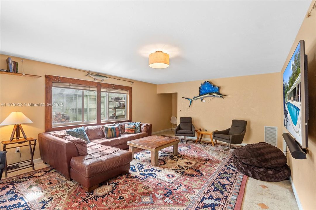 合同活跃: $3,650,000 (4 贝兹, 3 浴室, 3096 平方英尺)