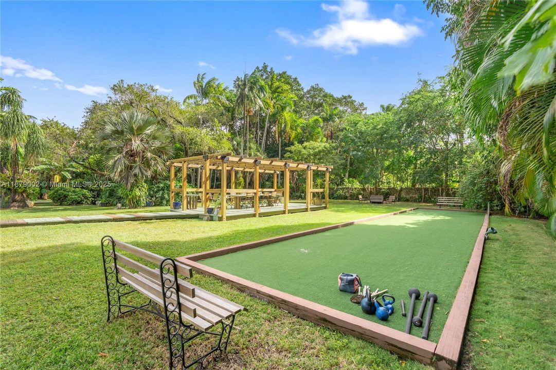 合同活跃: $3,650,000 (4 贝兹, 3 浴室, 3096 平方英尺)