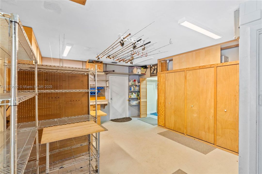 合同活跃: $3,650,000 (4 贝兹, 3 浴室, 3096 平方英尺)