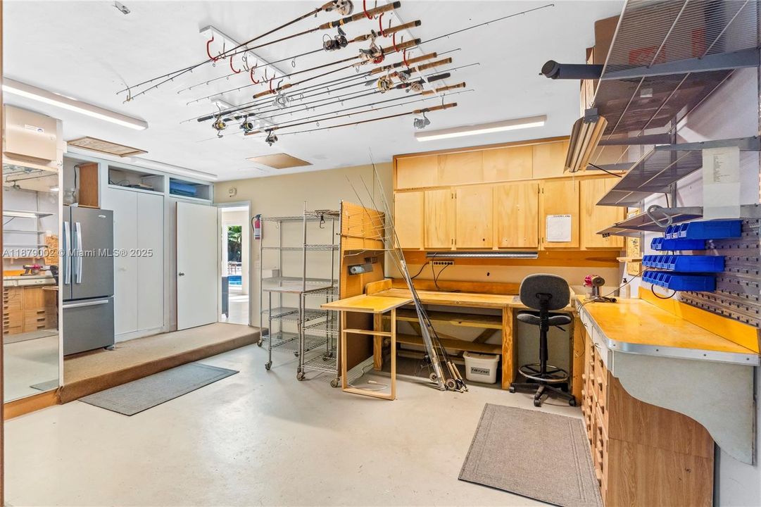 合同活跃: $3,650,000 (4 贝兹, 3 浴室, 3096 平方英尺)