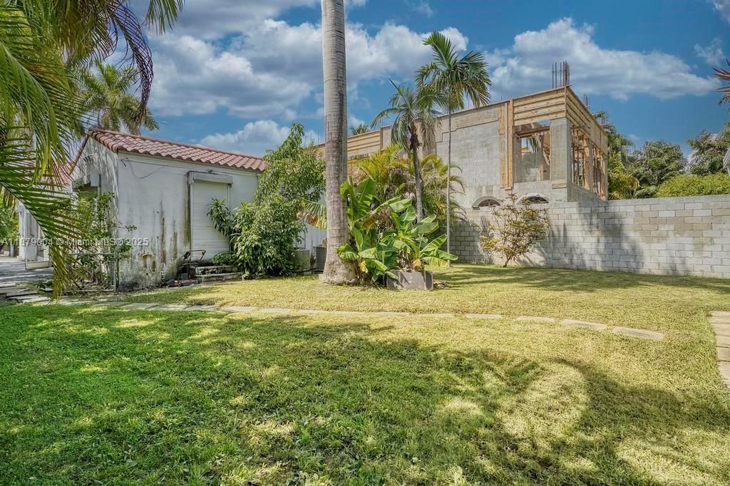 Activo con contrato: $1,600,000 (3 camas, 3 baños, 1723 Pies cuadrados)