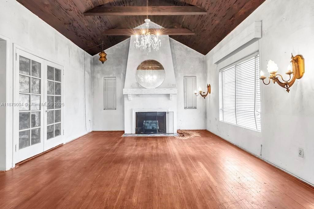 Activo con contrato: $1,600,000 (3 camas, 3 baños, 1723 Pies cuadrados)