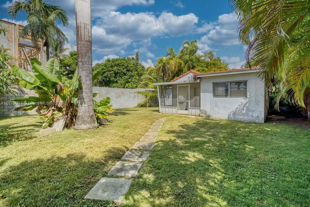 Activo con contrato: $1,600,000 (3 camas, 3 baños, 1723 Pies cuadrados)