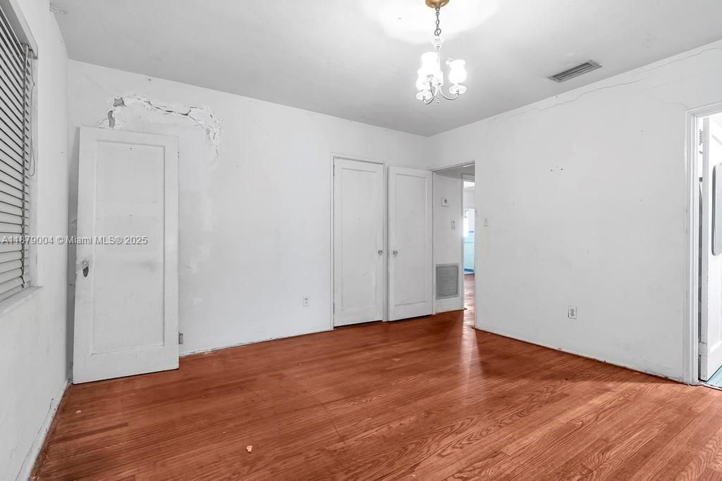 Activo con contrato: $1,600,000 (3 camas, 3 baños, 1723 Pies cuadrados)