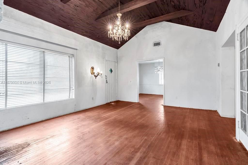 Activo con contrato: $1,600,000 (3 camas, 3 baños, 1723 Pies cuadrados)