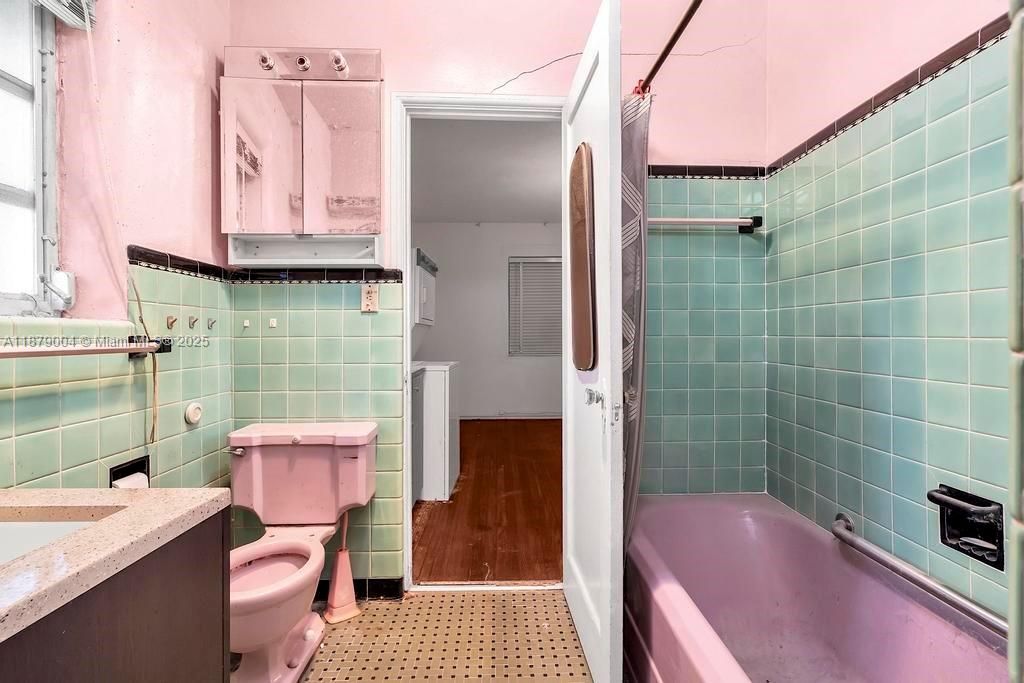 Activo con contrato: $1,600,000 (3 camas, 3 baños, 1723 Pies cuadrados)