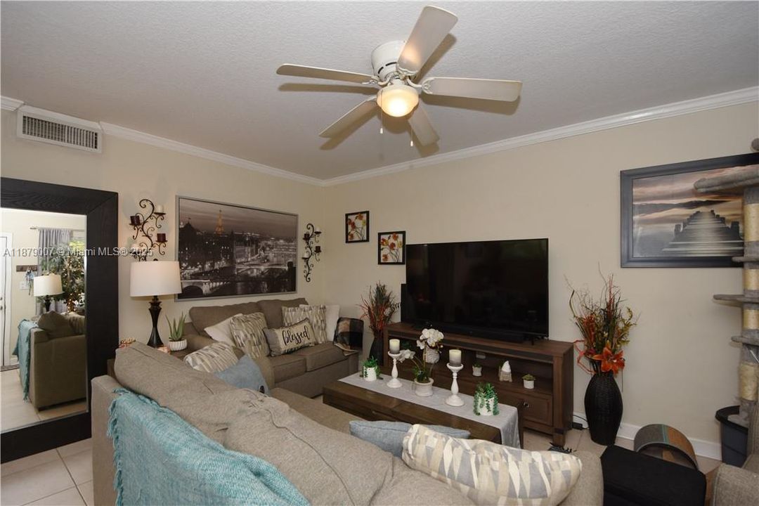 En Venta: $245,000 (2 camas, 1 baños, 788 Pies cuadrados)