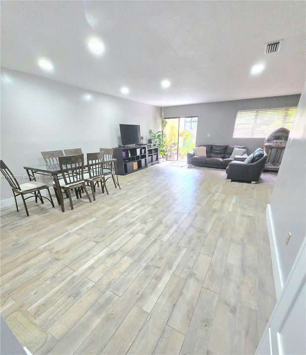 Recently Sold: $475,000 (3 beds, 2 baths, 1445 Square Feet)