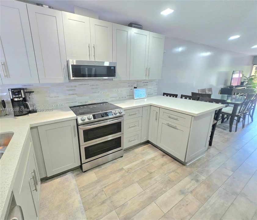 Recently Sold: $475,000 (3 beds, 2 baths, 1445 Square Feet)