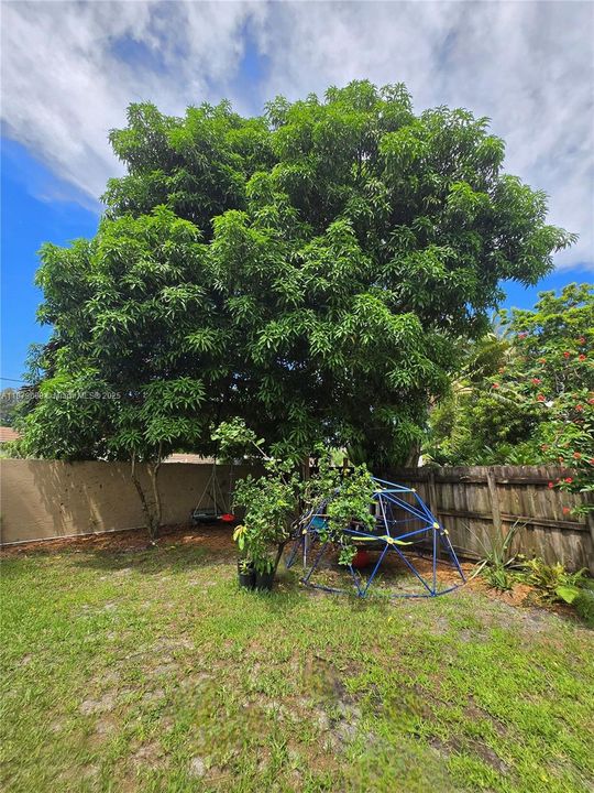 Recently Sold: $475,000 (3 beds, 2 baths, 1445 Square Feet)