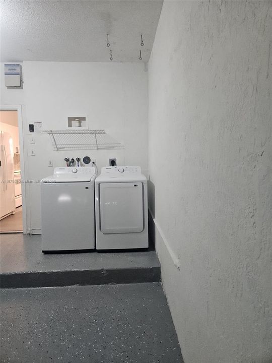 合同活跃: $2,850 (2 贝兹, 2 浴室, 1131 平方英尺)